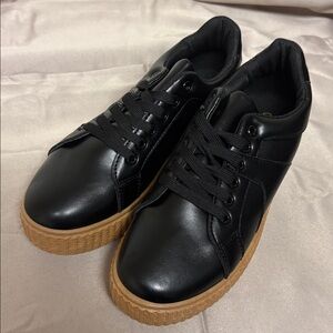 Elegant Black Leather Women's Sneakers